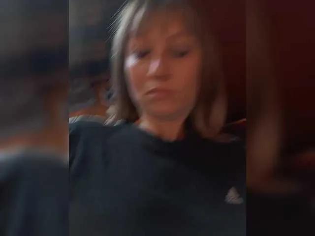 Offline Lena-33 on BongaCams