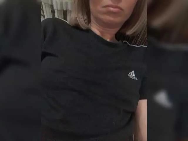 Offline Lena-33 on BongaCams