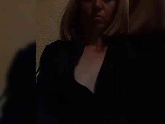 Offline Lena-33 on BongaCams