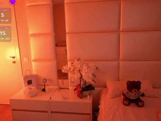 LilyColins on BongaCams