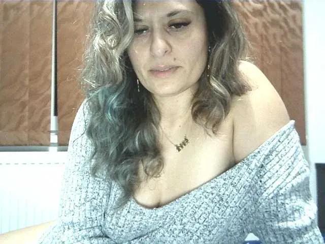 Offline lionessmom on BongaCams