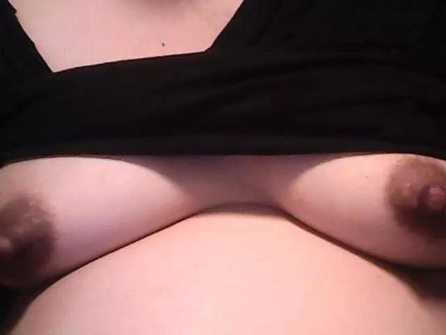 Freechat lovelyshantal on BongaCams