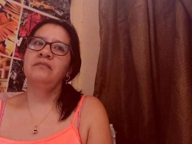 Offline lucyLUxxx on BongaCams