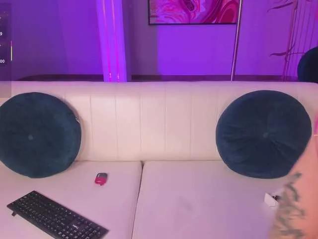 Offline MilaLawrence on BongaCams