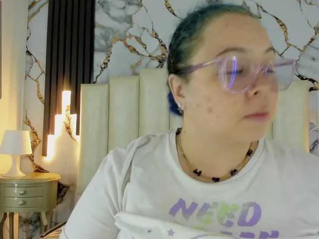 Offline mollieblue69 on BongaCams