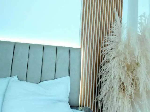 Offline naishaa1 on BongaCams