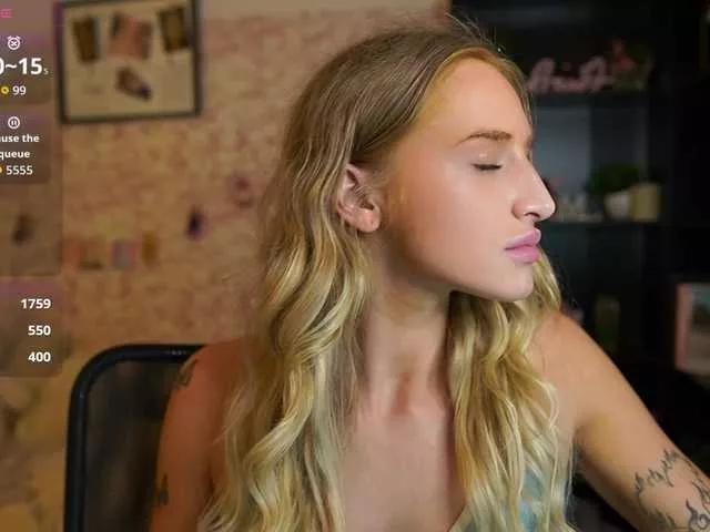 Offline NicoletteShea01 on BongaCams