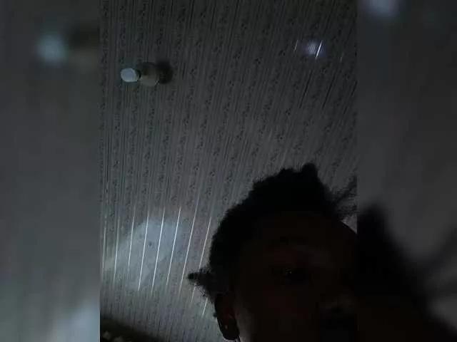 Freechat Petitegoddess on BongaCams