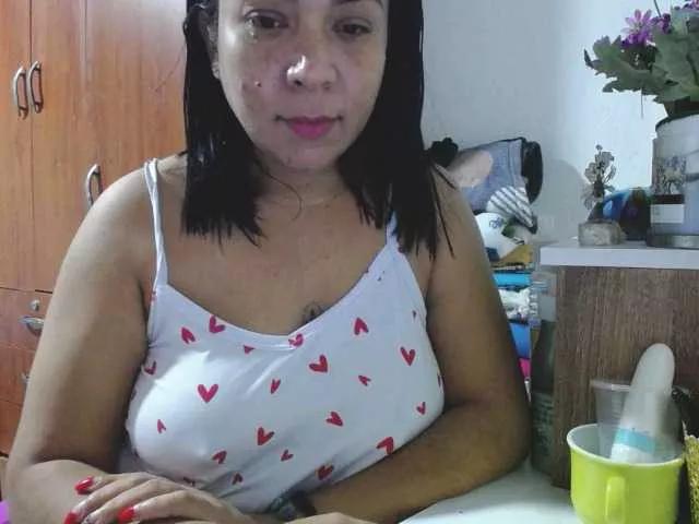 Freechat pregnantsaraxxx on BongaCams