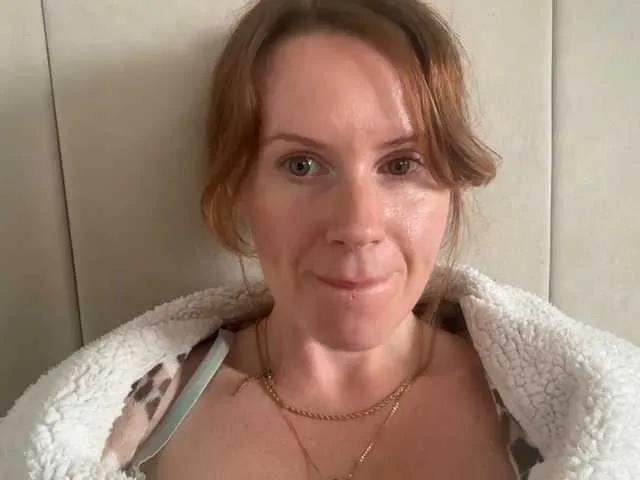 Freechat REDHEADROSIE on BongaCams