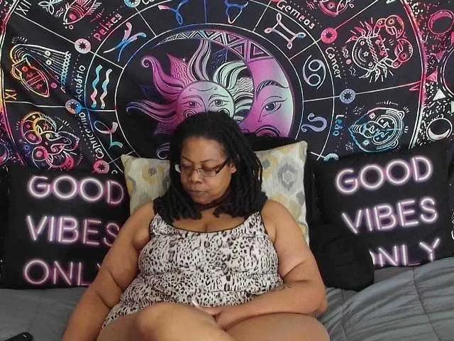 Offline RenaeCumsAlot on BongaCams