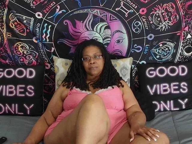 Offline RenaeCumsAlot on BongaCams