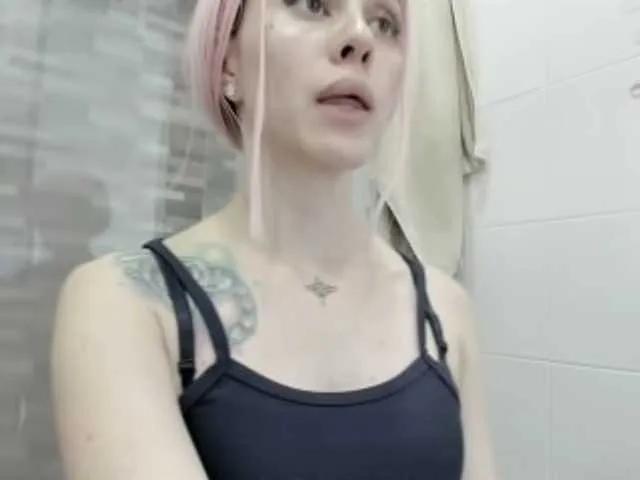 Freechat RevySadashiTrue on BongaCams