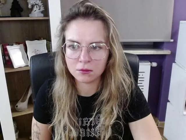 Offline soft-zoey on BongaCams