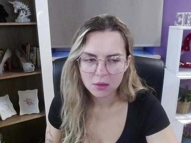 Offline soft-zoey on BongaCams