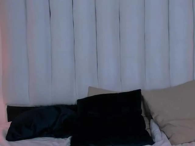 victoriaqueen2 — I'm turned on by real connection --- the looks that speak and the slow game of desire.
It's not what you do... it's how you do it. 