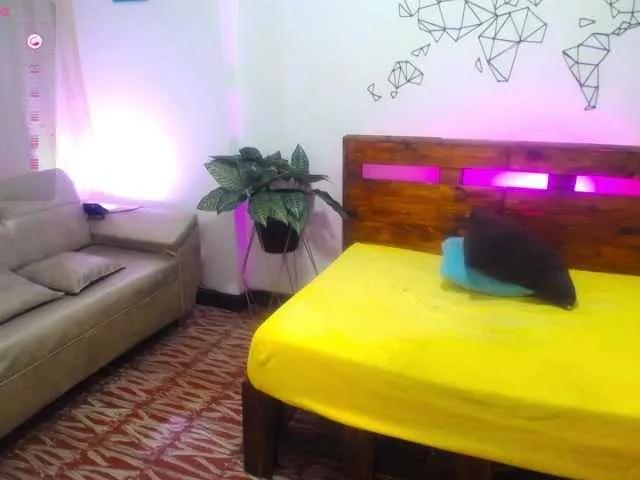 Yeseniaa25 on BongaCams 