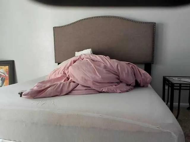 Offline Yiauana on BongaCams