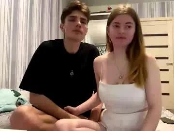 Freechat emiliacouple on Chaturbate