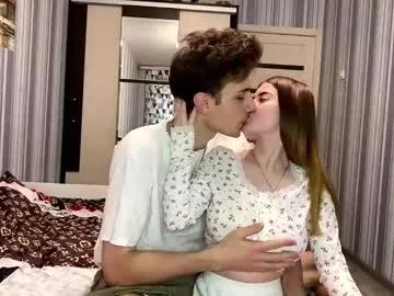 Freechat emiliacouple on Chaturbate