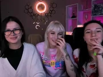 evelina_sun_ — GOAL: show bra [109 tokens remaining] Welcome to my room! #lovense #natural #bigboobs #smoke #18