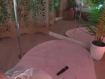 smiley_mia_ — do u like luxury? <3 - Goal: doggy tease [100 tokens left] #bbw #curvy #teen #bigass #pantyhose