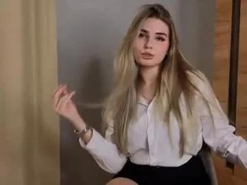 stormymuse — Hey guys! My name Luna, i'm from Italy. It's my second day My goal: Welcome #shy #cute #18 #teen #bigboobs [15 tokens remaining]