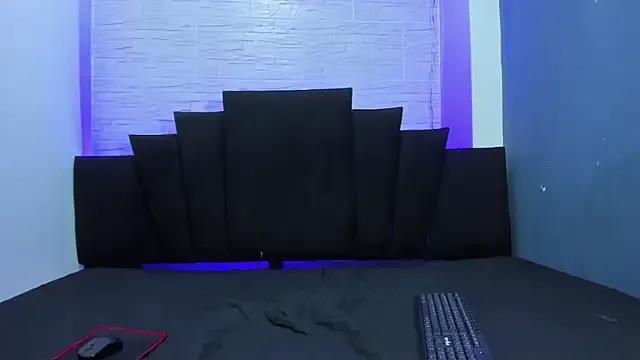 _Noah19 — Flash hard  cock + oil + for 3 minutes