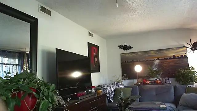 CeceilaMoon on StripChat 