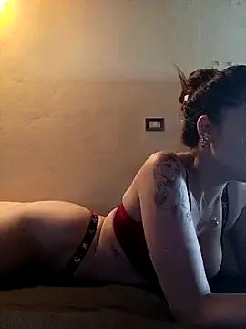 Freechat CurlyElisa on StripChat