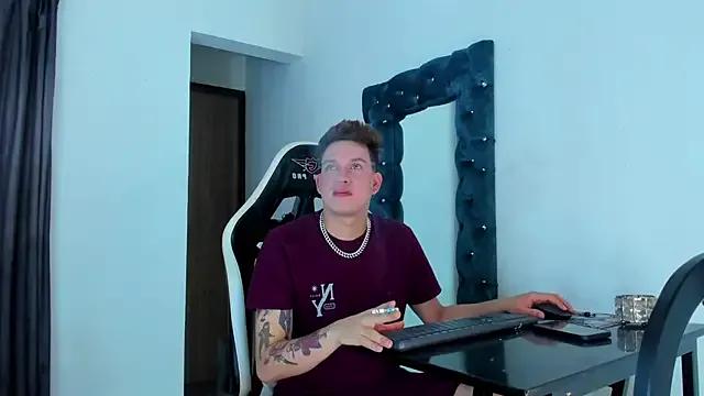 Freechat daddys_insanee on StripChat