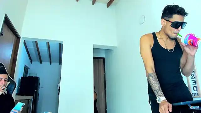 Freechat daddys_insanee on StripChat