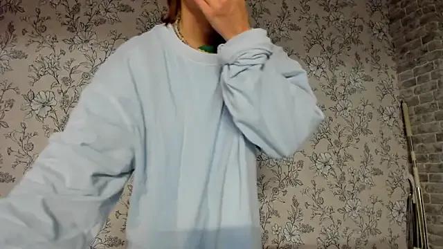 EllaSky_xoxo on StripChat 