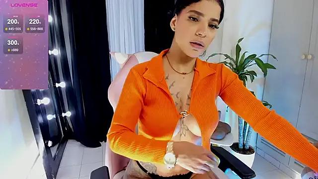 Freechat EmmaRusellx on StripChat