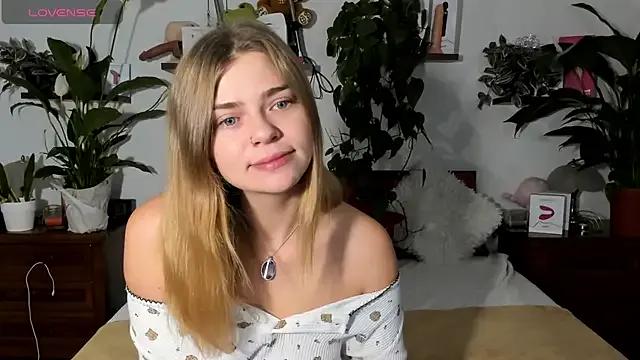 StripChat HaleyReedme is Freechat HaleyReedme — sleepover party no makeup on