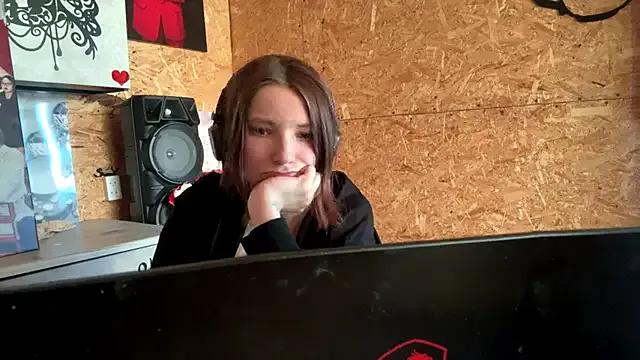 KindraScullion — air kiss <3