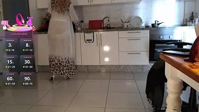 LaraReinaDelSol on StripChat 