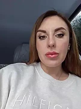 MilfNextDoor20 on StripChat