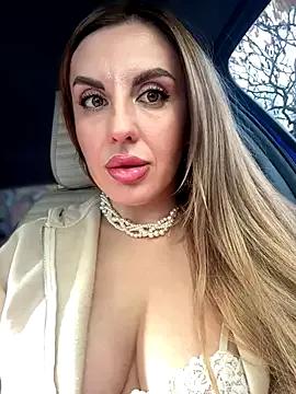 MilfNextDoor20 on StripChat