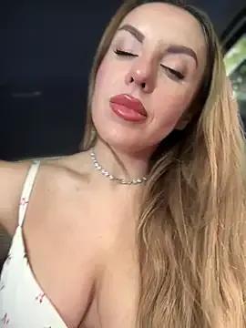 MilfNextDoor20 on StripChat