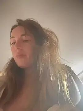 MommmyYummy — Make mommy wet and happy 