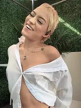 Freechat MystiqueXXX on StripChat