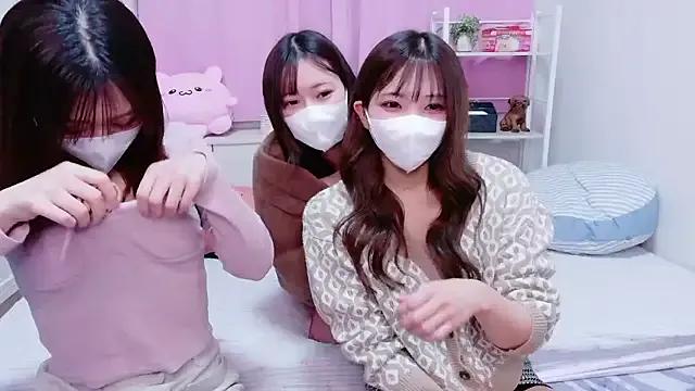 Group NA-KAREN-V8 on StripChat