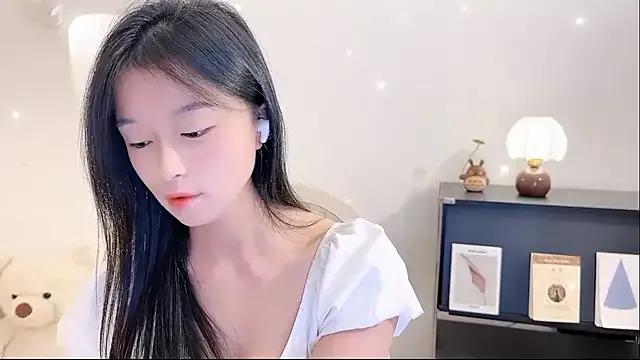 Freechat Onechestnut on StripChat