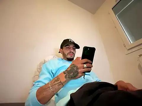 Freechat Rebeu313 on StripChat