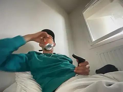 Freechat Rebeu313 on StripChat