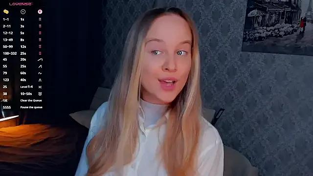 Freechat SoonMoor on StripChat