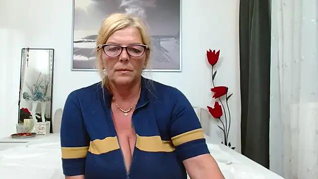 YulliaMilf on StripChat 